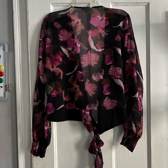 Floral Tie Front Blouse Size XL Black Pink Wrap Top Sheer Smocked Cuff BAR lll - Picture 3 of 7